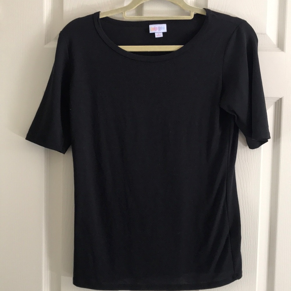 Black Lularoe tee